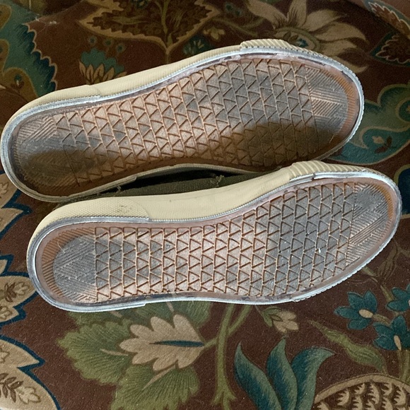 Tommy Bahama Distressed Sneakers - Picture 8 of 16
